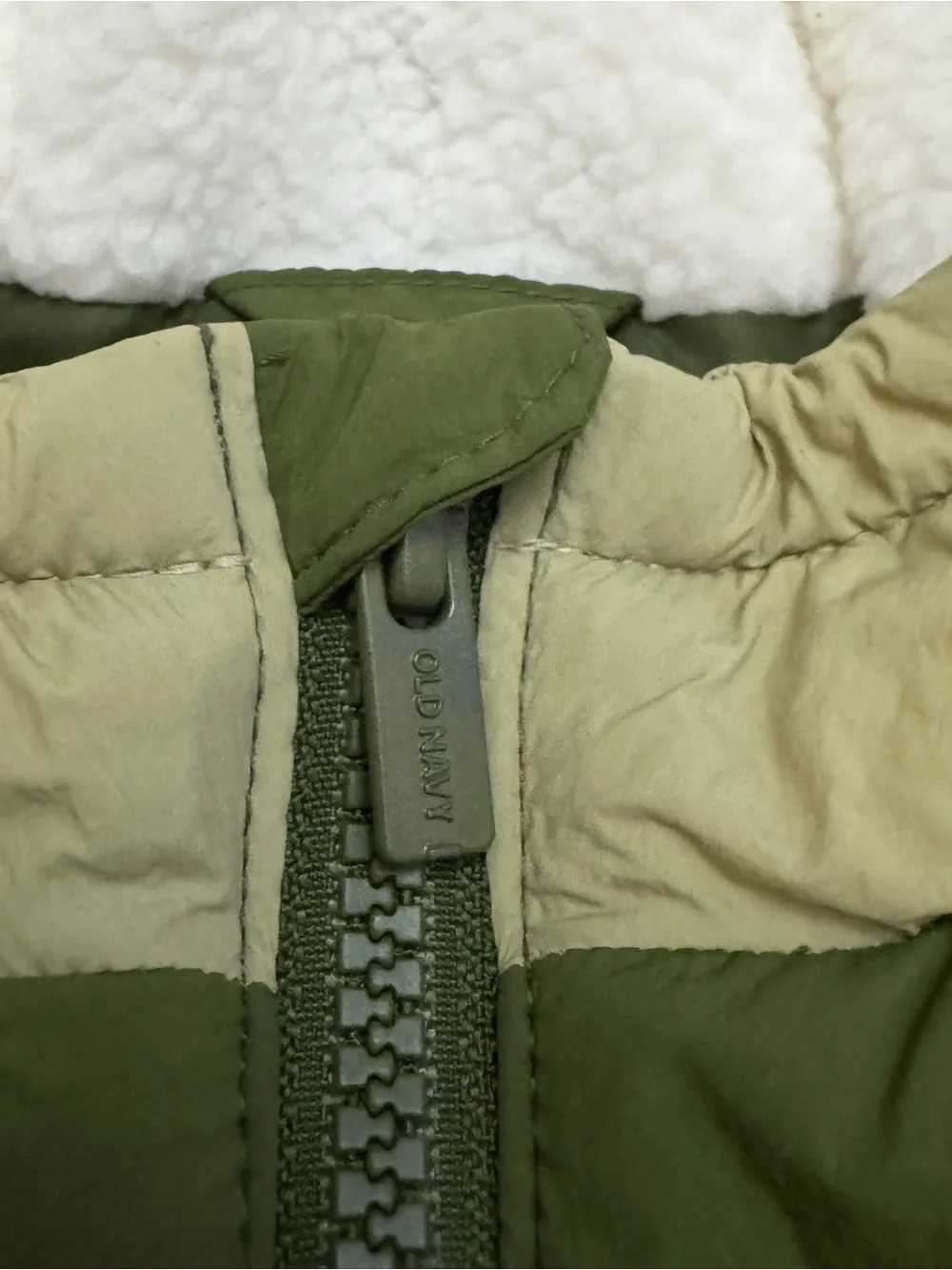 NWT Old Navy Toddler Kids Hooded Puffer Vest Green Sz 2T (33-36